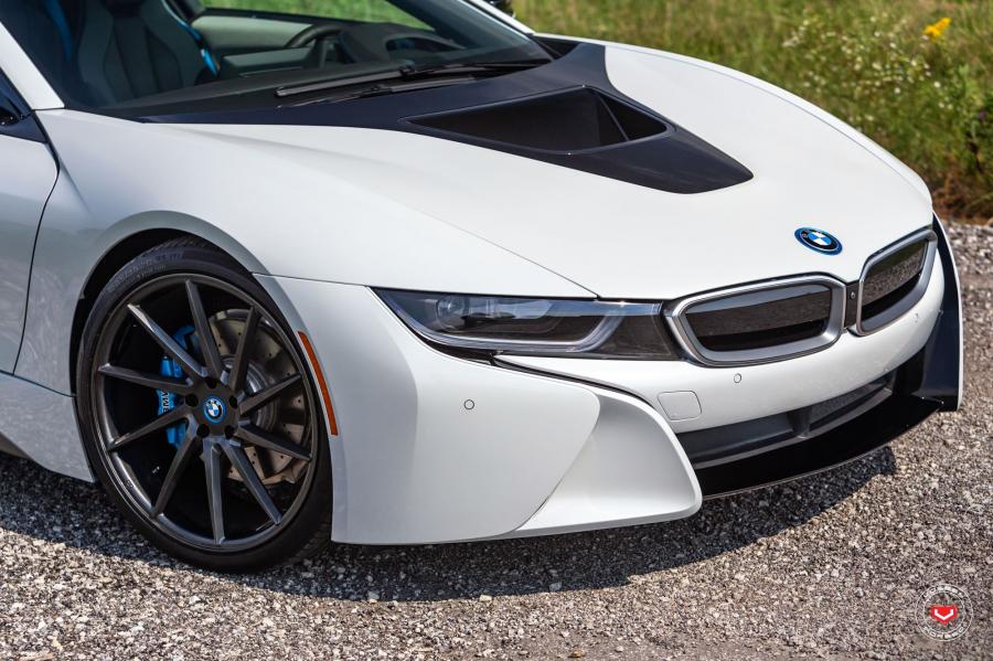Детали экстерьера BMW i8 on Vossen Wheels (VPS-310T) 2018 года  (фото 10 из 26)